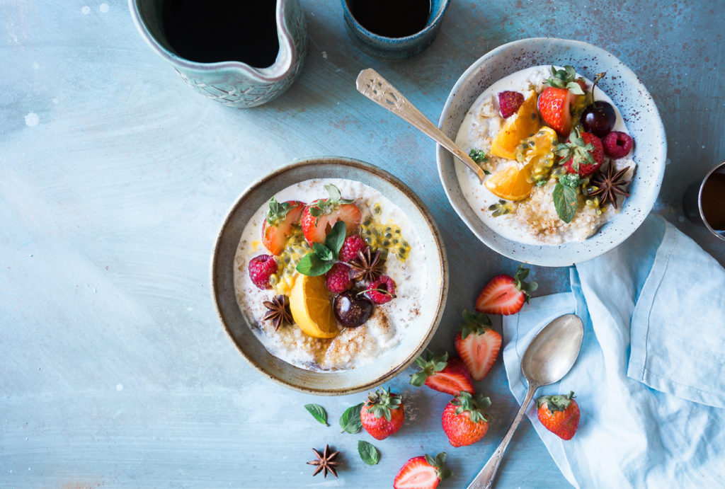 bowls desayuno con avena y frutas